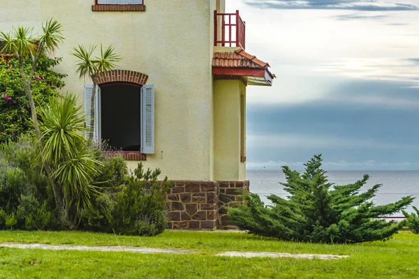 Eclectic Style Chalet Exterior Facade — Stock Photo, Image