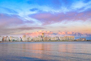 Montevideo manzarası sahne
