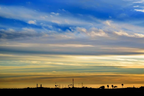 Atardecer silueta paisaje escena — Foto de Stock