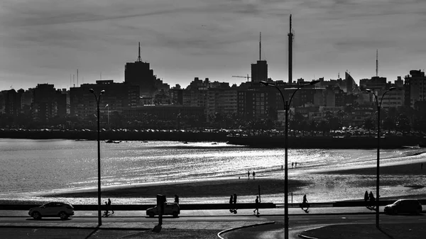 Escena del paseo marítimo urbano de Montevideo —  Fotos de Stock