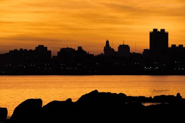 Cityscape günbatımı sahne, Montevideo, Uruguay