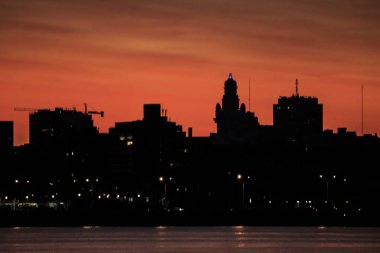 Cityscape günbatımı sahne, Montevideo, Uruguay