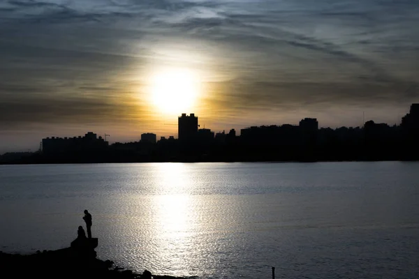 Stadtbild Sonnenuntergangsszene, montevideo, uruguay — Stockfoto