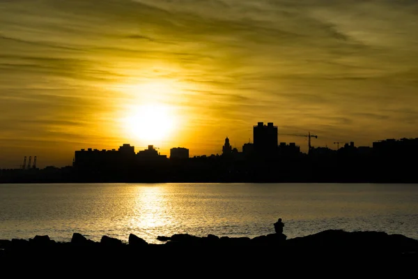 Paisaje urbano Escena del atardecer, Montevideo, Uruguay —  Fotos de Stock