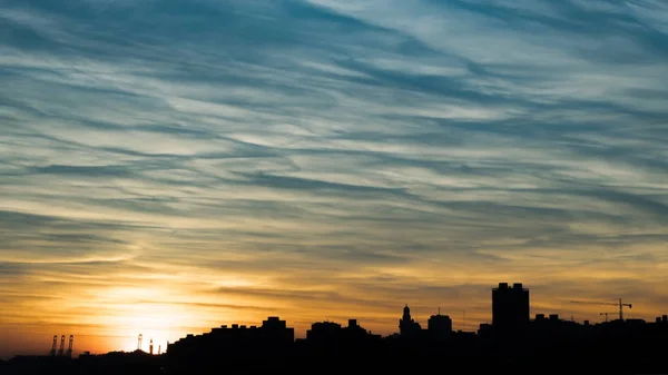 都市の景観夕日のシーン、モンテビデオ、ウルグアイ — ストック写真