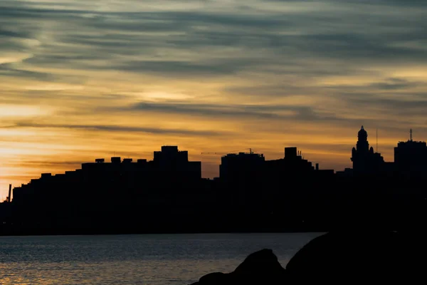 Stadtbild Sonnenuntergangsszene, montevideo, uruguay — Stockfoto