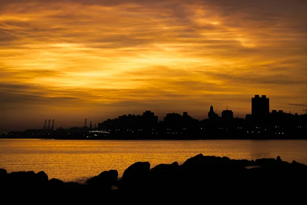 Scena del tramonto Cityscape, Montevideo, Uruguay — Foto Stock