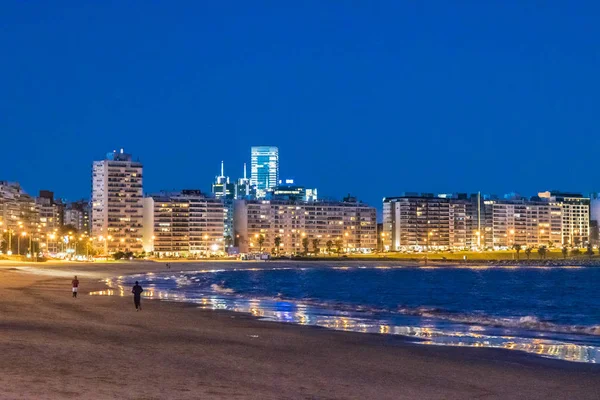 Pocitos Beach night scene, Montevideo, Uruguay — Foto Stock