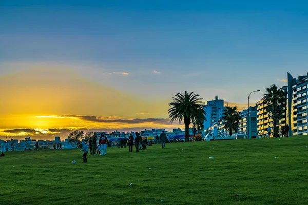 Sunset, Montevideo, Uruguay noktasındaki Waterfront Park — Stok fotoğraf