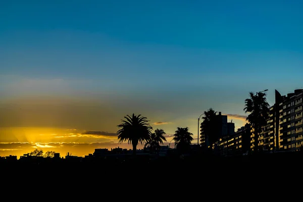 Urban Sunset Scene, Montevideo, Uruguay — Stock Photo, Image