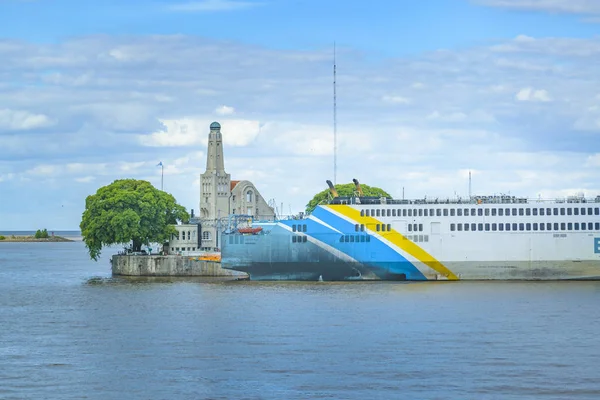 Ferry Estacionado en River, Buenos Aires, Argentina —  Fotos de Stock