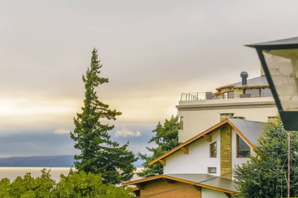 Casas frente al lago, Bariloche, Argentina — Foto de Stock