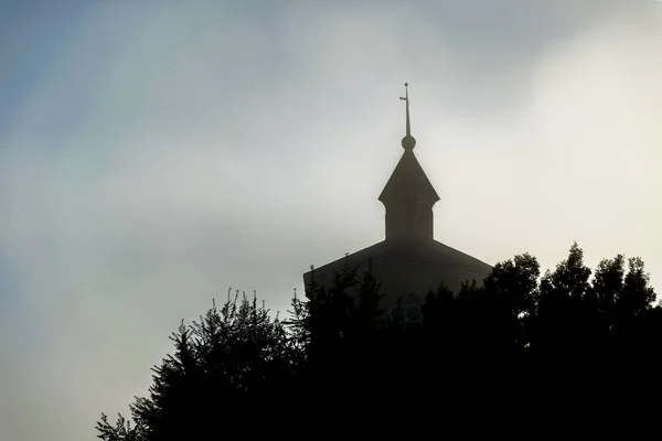 Silhueta da Igreja Católica de madeira, Chiloe Island, Chile — Fotografia de Stock