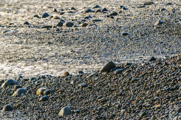 Playa rocosa en la costa —  Fotos de Stock