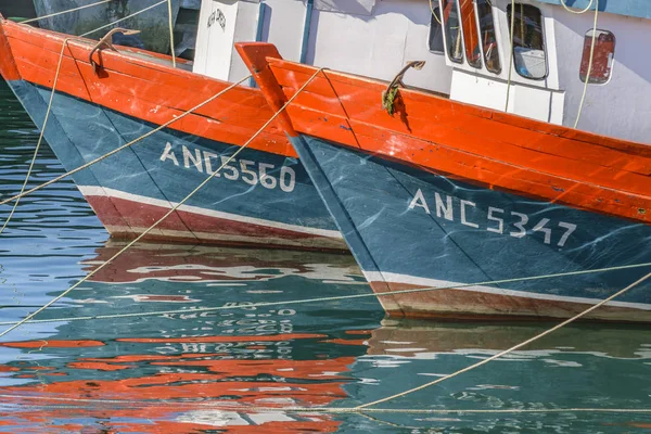 Rybářské lodě na jezero, ostrov Chiloé, Chile — Stock fotografie