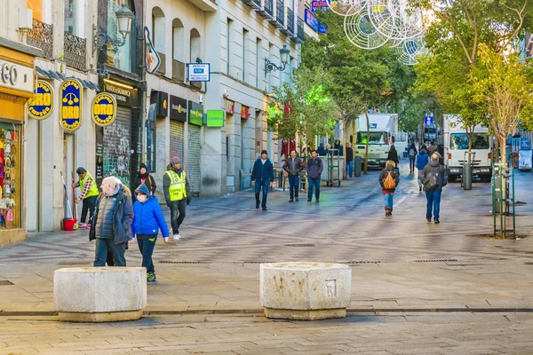 Miejski scena zabytkowego centrum Madrytu, Hiszpania — Zdjęcie stockowe