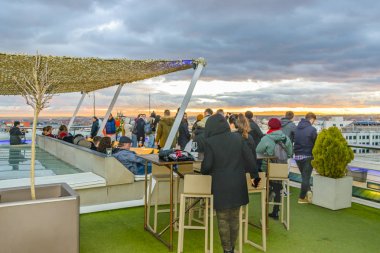 Çemberi Fine Arts Bar, Madrid, İspanya