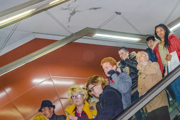 Madrid metró belső udvarára néző kilátással — Stock Fotó