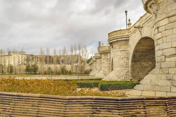 Segovia brug in Madrid, Spanje — Stockfoto