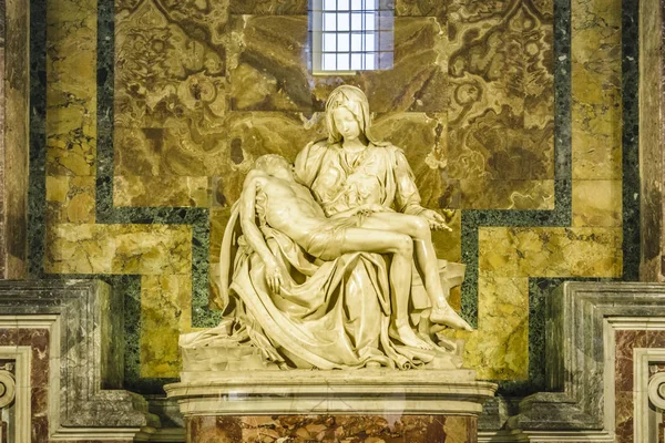 La Pieta sochařství, nepředražené, Řím — Stock fotografie