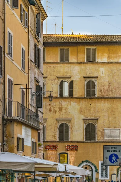 Róma város régi lakóházak — Stock Fotó