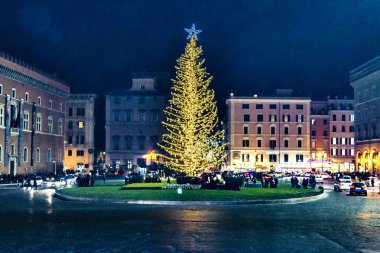 Piazza Venezia gece sahne, Roma, İtalya