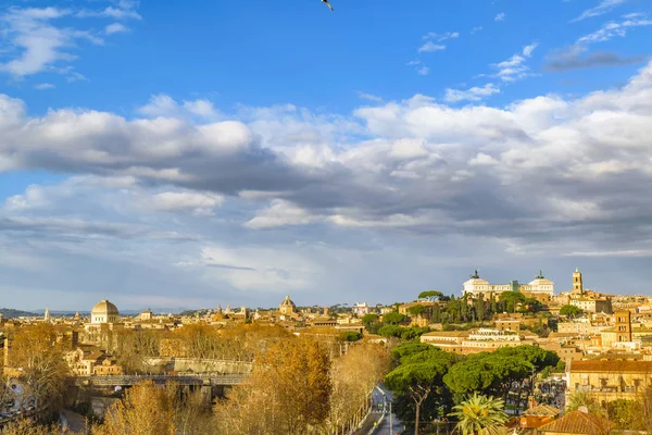 Рим міський пейзаж пташиного польоту від Aventino Хілл — стокове фото