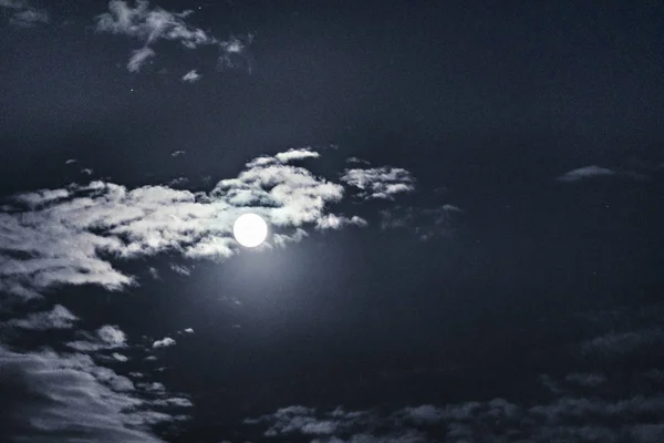 Nuvens de cena noturna e fundo do céu — Fotografia de Stock