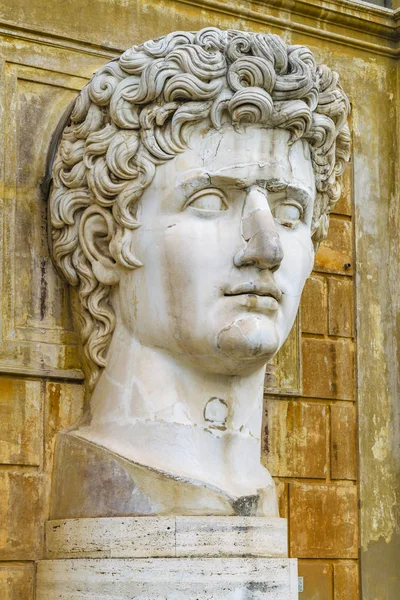 Estátua de César Augusto no Pátio do Pigna Museu do Vaticano — Fotografia de Stock