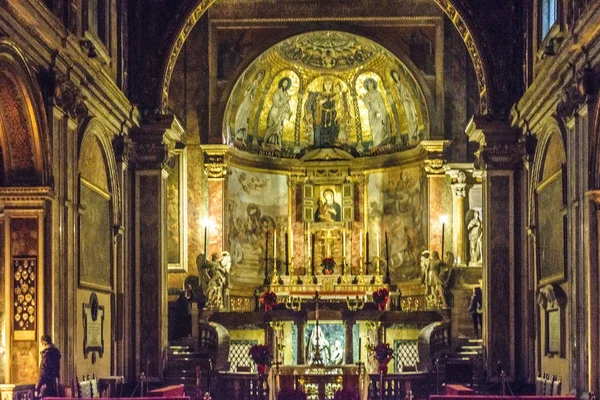 Santa Francesca Romana basiliek Binnenaanzicht — Stockfoto