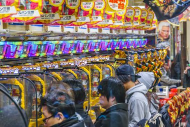Pachinko, Tokyo, Japonya Oynayan İnsanlar