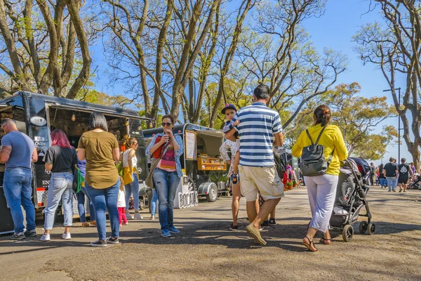 Tłum w parku Parque Rodo, Montevideo, Urugwaj — Zdjęcie stockowe