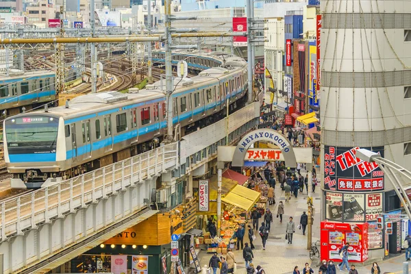 Entrada al mercado de Ameyayokocho, Tokio, Japón — Foto de Stock