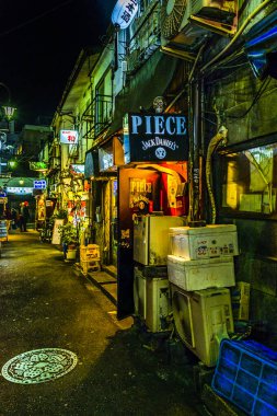 Shinjuku Altın Gai Gece Sahnesi, Tokyo, Japonya