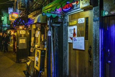 Shinjuku Altın Gai Gece Sahnesi, Tokyo, Japonya