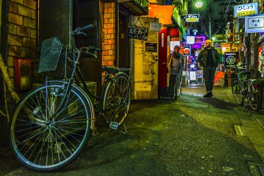 Shinjuku Altın Gai Gece Sahnesi, Tokyo, Japonya