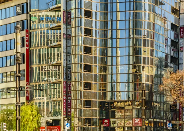 Cena urbana no distrito de Ginza, Tóquio, Japão — Fotografia de Stock