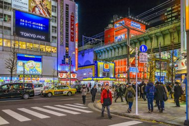 Akihabara Mahallesi 'nde Gece Şehir Sahnesi, Tokyo, Japonya