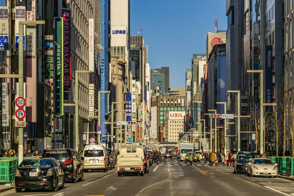 Escena urbana en el barrio de Ginza, Tokio, Japón — Foto de Stock