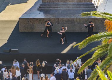MONTEVIDEO, URUGUAY, MARCH - 2020 - Lacalle Pou Herrera 'nın Uruguay cumhuriyetinin yeni başkanı olduğu varsayılarak geleneksel uruguay dansı
