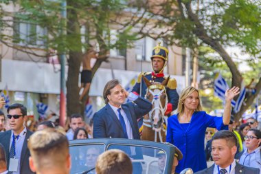 MONTEVIDEO, URUGUAY, MARCH - 2020 - Yeni başkan Luis Lacalle Pou Herrera ve başkan yardımcısı Beatriz Argimon varsayım geçit töreninde