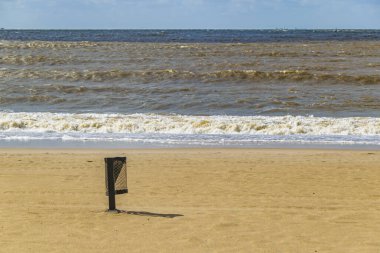 Montevideo, Uruguay 'daki Pocitos Mahallesi' ndeki boş sahil manzarası.