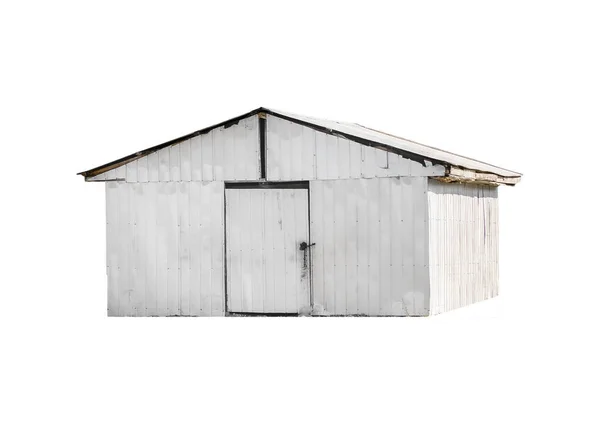 白い背景に隔離された白い古い小屋の建物 — ストック写真