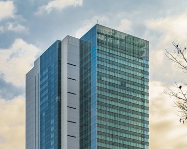 TOKYO, JAPONYAN, JANUARY - 2019 Modern ofis binasının dış görünüşü, Shibuya bölgesi, Tokyo, Japonya