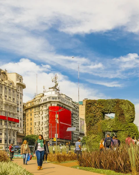 Buenos Aires Argentina Abril 2019 Pessoas Monumento Obelisco Avenida Julho — Fotografia de Stock