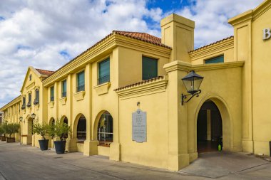 MENDOZA, ARGENTINA, APRIL - 2019 - Şarap mahzeninin dış cephesi, mendoza bölgesi, Arjantin