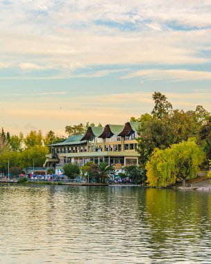 San Martin Park 'taki şehir günü sahnesi, Mendoza başkenti, Arjantin.