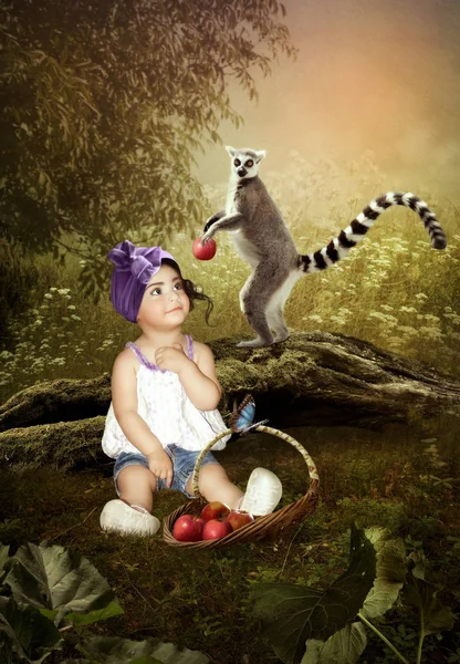 Liten flicka och lemur — Stockfoto