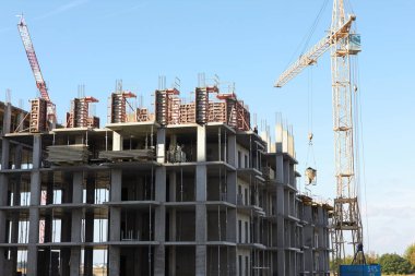 Vinçli inşaat alanı