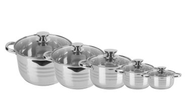 Krom kapağı beyaz arkaplanda izole edilmiş